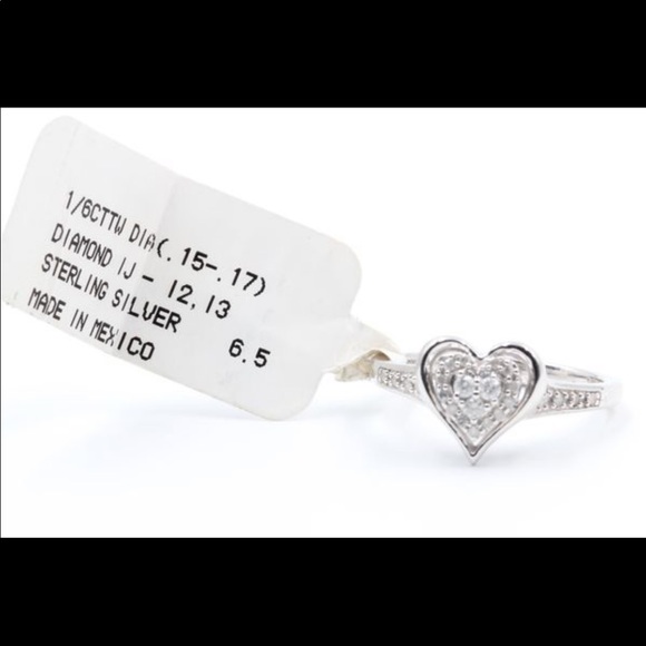 Beautiful 1/6 Carat Diamond Heart Silver Ring Sz 7 - Picture 3 of 8